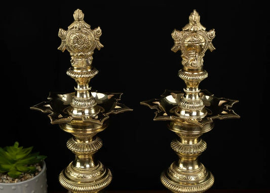 Brass Vaishnav Lamp Nilavalakku deepam Weight 5.48 Kg And Height 16 Inch