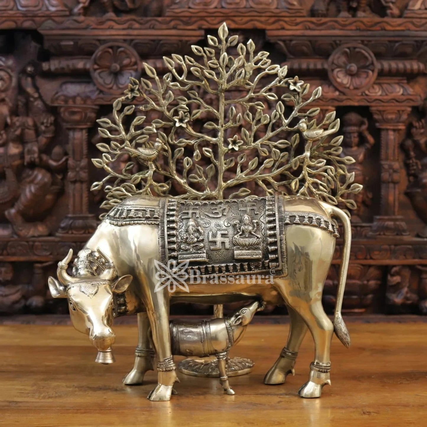 ब्रेसौरा™ पीतल कामधेनु गाय और बछड़े की मूर्ति - ऊँचाई 12.5 इंच और वज़न 15.12 किलोग्राम | दस्तकारी पूजा प्रतिमा