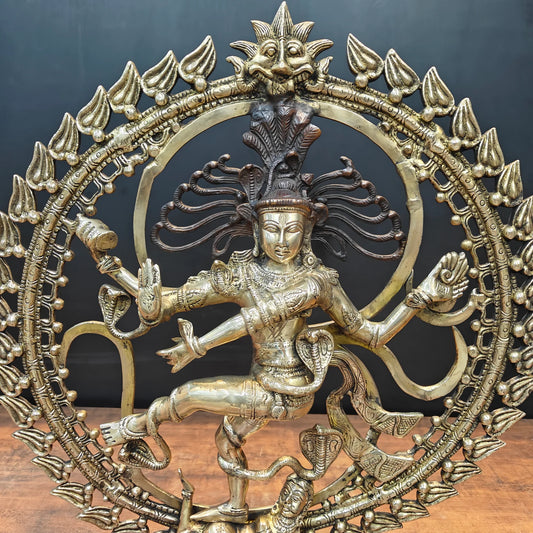 ब्रासोरा® वृंदावन वेणुगोपाल कृष्ण पीतल की प्रतिमा मोर के साथ | एंटीक नीला और सुनहरा रंग | ऊँचाई 20 इंच