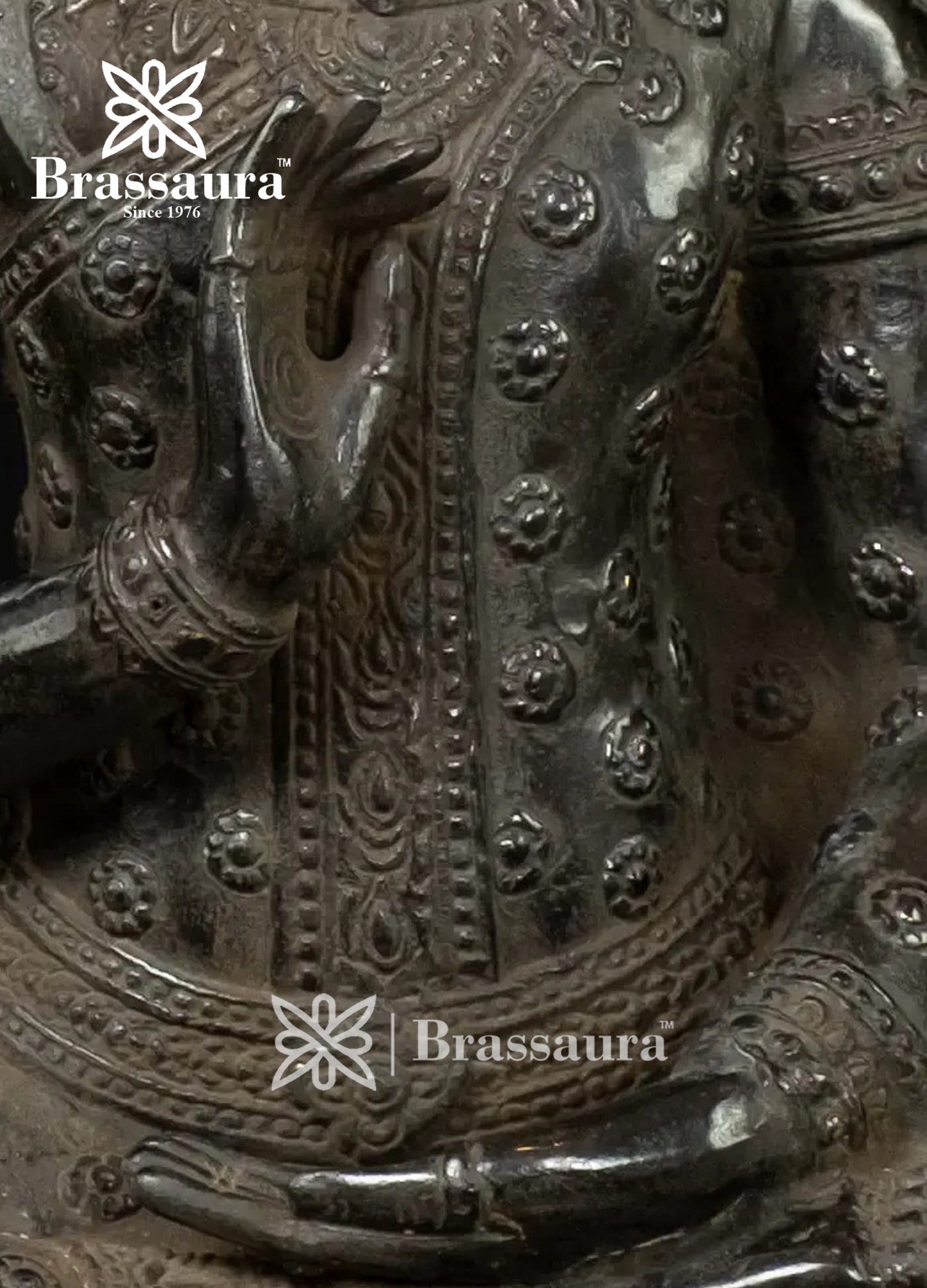 Bronze Balinese Buddha Idol For Home Decor Weight 5.3 Kg And Height 18.5 Inch