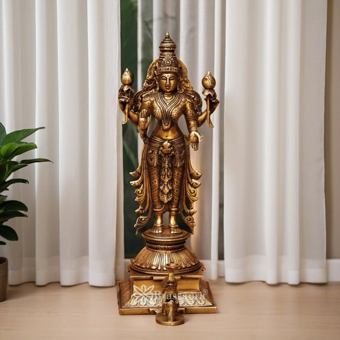 Brassaura™ Traditional Brass Laxmi Idol – Height 15 Inches & Weight 4.7 Kgs | Hindu Devotional Murti