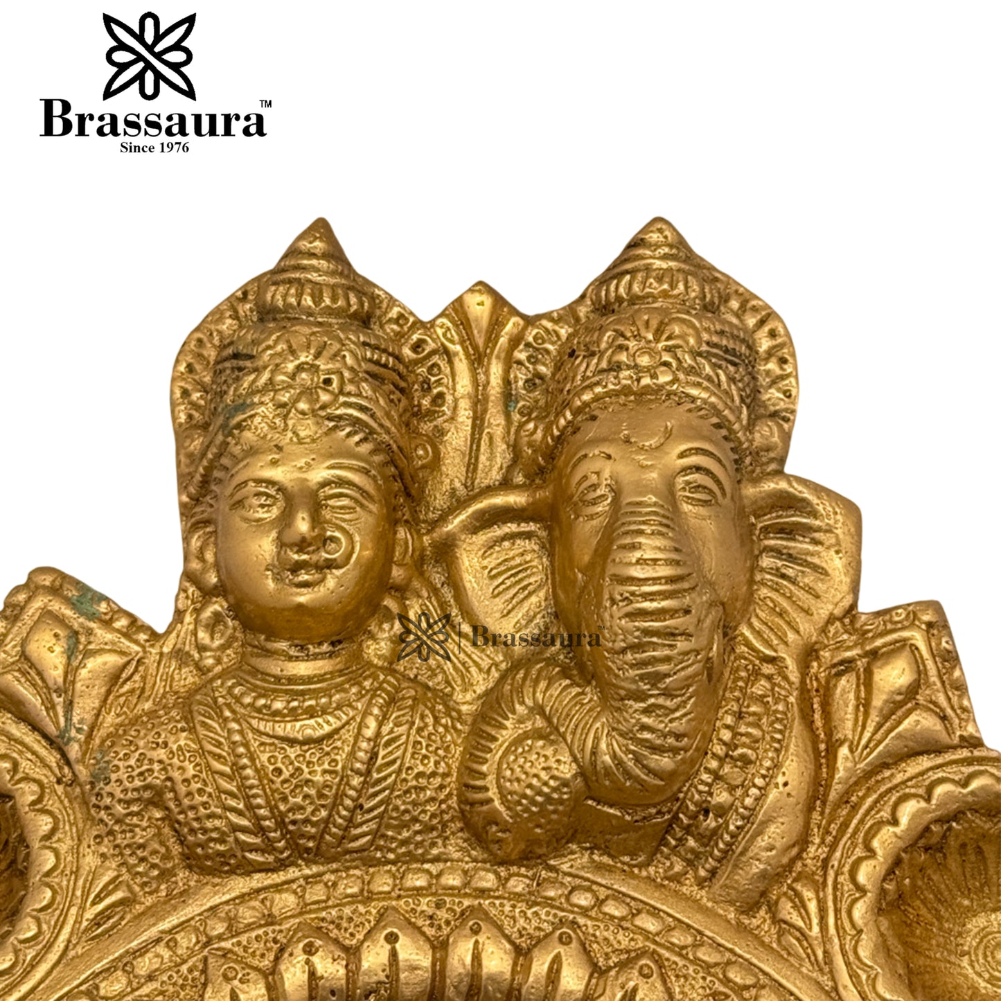 Brass 10 Wick Lakshmi Ganesha Diya Weight 2.7 Kg & Height 4 Inch