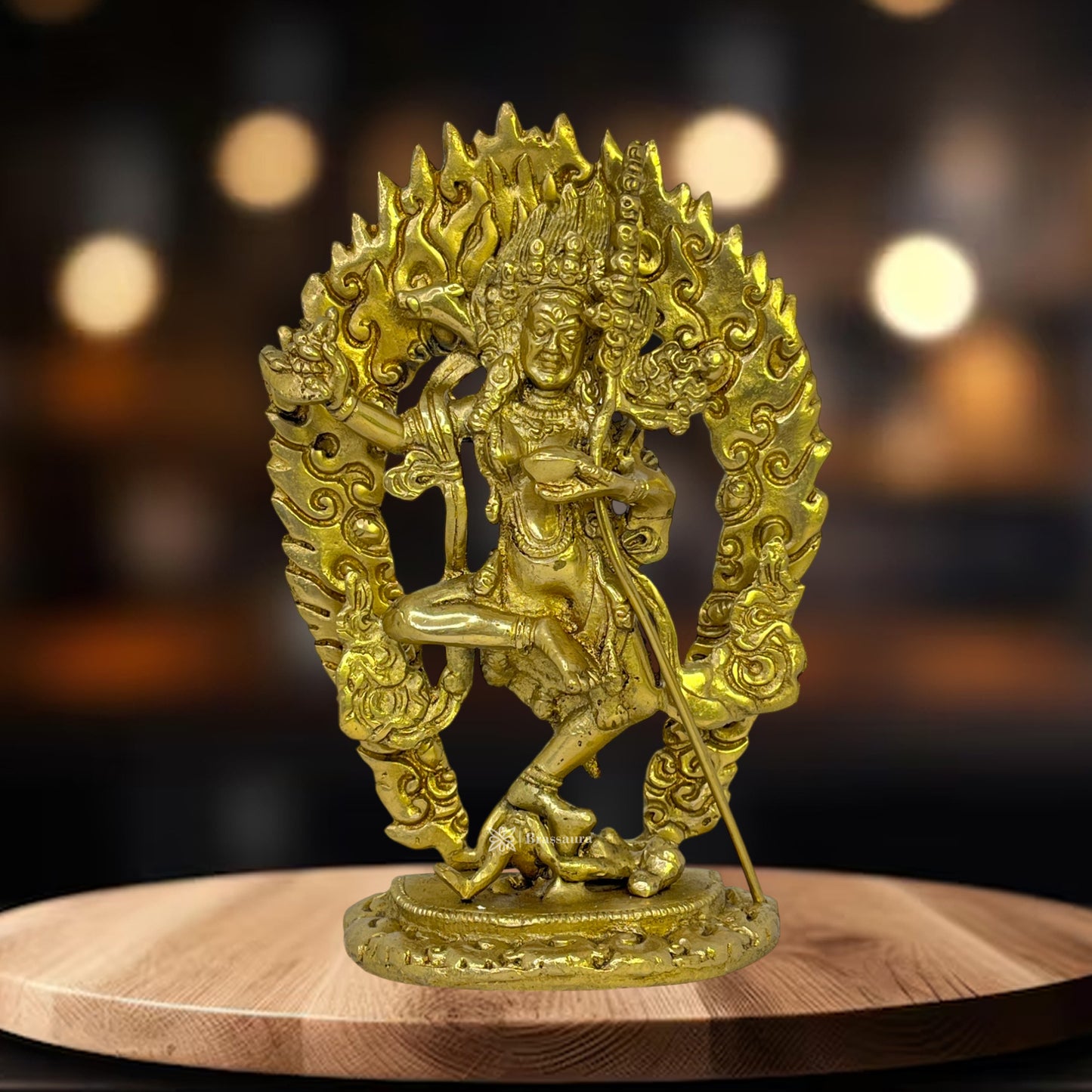 घर और सजावट के लिए पारंपरिक रूप से हाथ से बनी पीतल की वज्रवराही मूर्ति, ऊँचाई 23 सेमी, वज़न 1.1 किलोग्राम