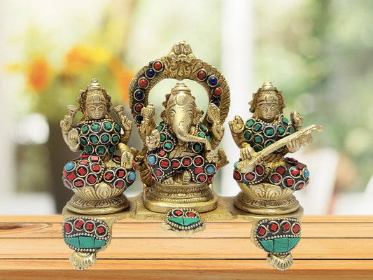Brassaura™ कलात्मक पीतल रत्न लक्ष्मी गणेश सरस्वती मूर्ति - ऊँचाई 7.6 इंच और वज़न 1.35 किलोग्राम | पूजा कक्ष की मूर्ति