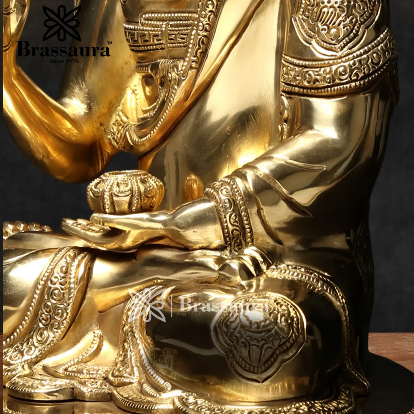 Brass Buddha For Home And Décor Weight 10.15 kg Height 17 Inch