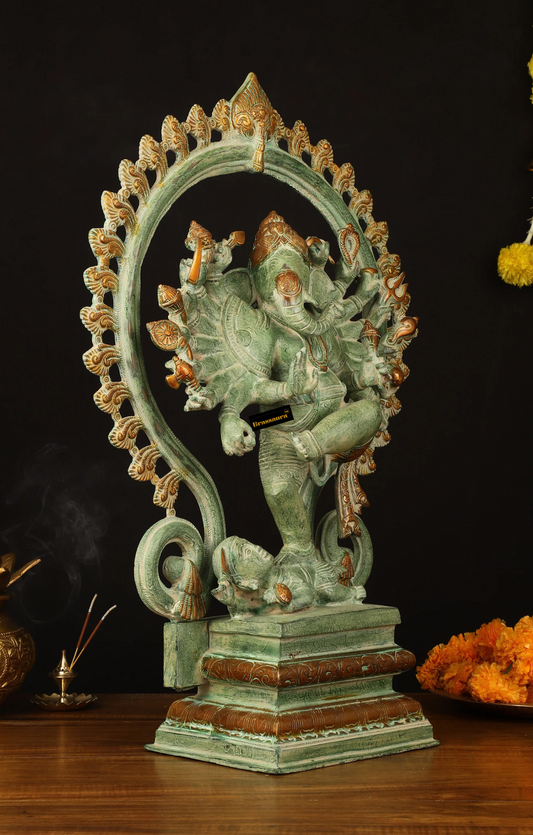 ब्रास्सौरा® शुद्ध पीतल की नृत्य करती गणेश प्रतिमा – 25.5 इंच ऊंचाई | 16 भुजाएं और अग्नि वलय | एंटीक ग्रीन पेटिना सैंडस्टोन फिनिश