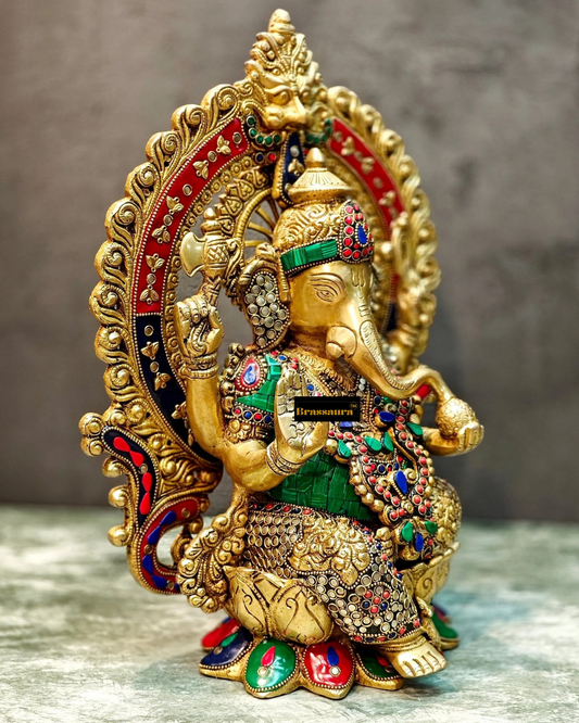 Brassaura® कमल के आसन पर पीतल की गणपति प्रतिमा प्रभावलि सहित – ऊंचाई 15.5 इंच