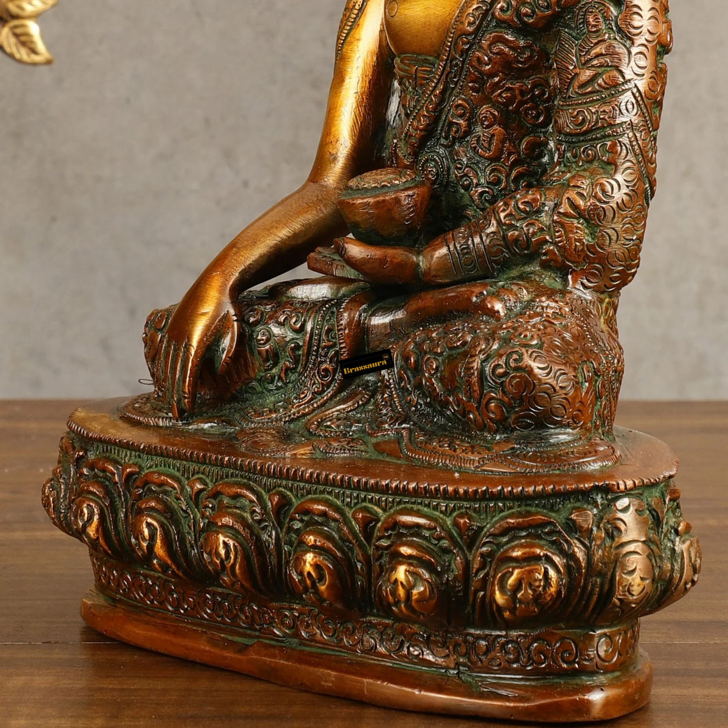 Brassaura™ Pure Brass Buddha Bhumisparsha Engraved Statue in Dual Tone – Height 9 Inches, Weight 2.73 Kgs