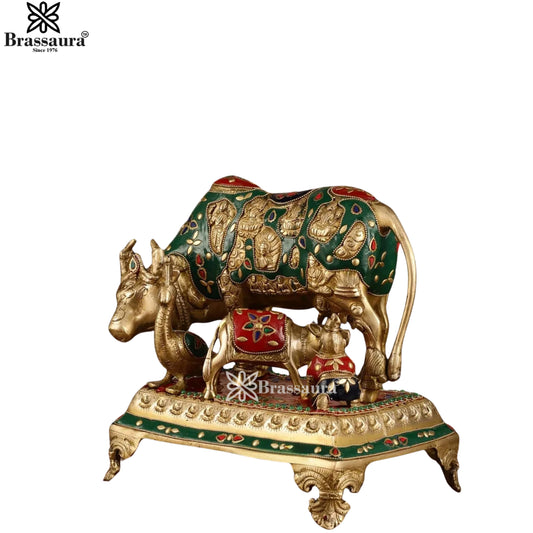 ब्रासोरा™ पीतल रत्न जड़ित कामधेनु गाय और बछड़ा मूर्ति – ऊंचाई 7 इंच और वज़न 7.8 किलोग्राम | कलात्मक आध्यात्मिक सजावट