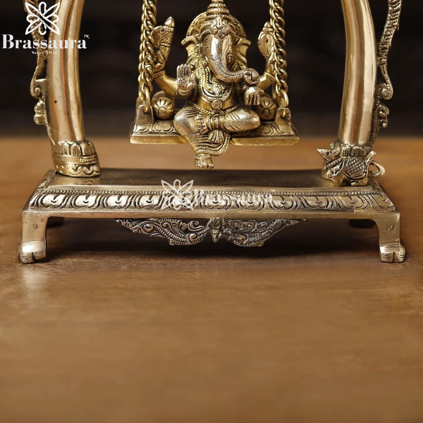 Brass Ganesha Jhula Weight 3.2 Kg & Height 10 Inch