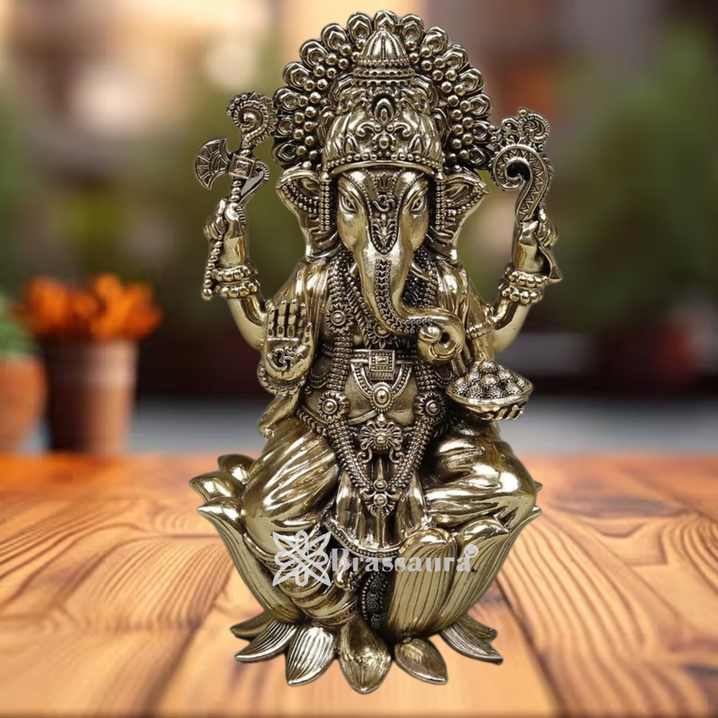Brass Super fine Ganesha Statue Weight .288 Kg And Height 7.5 Inch
