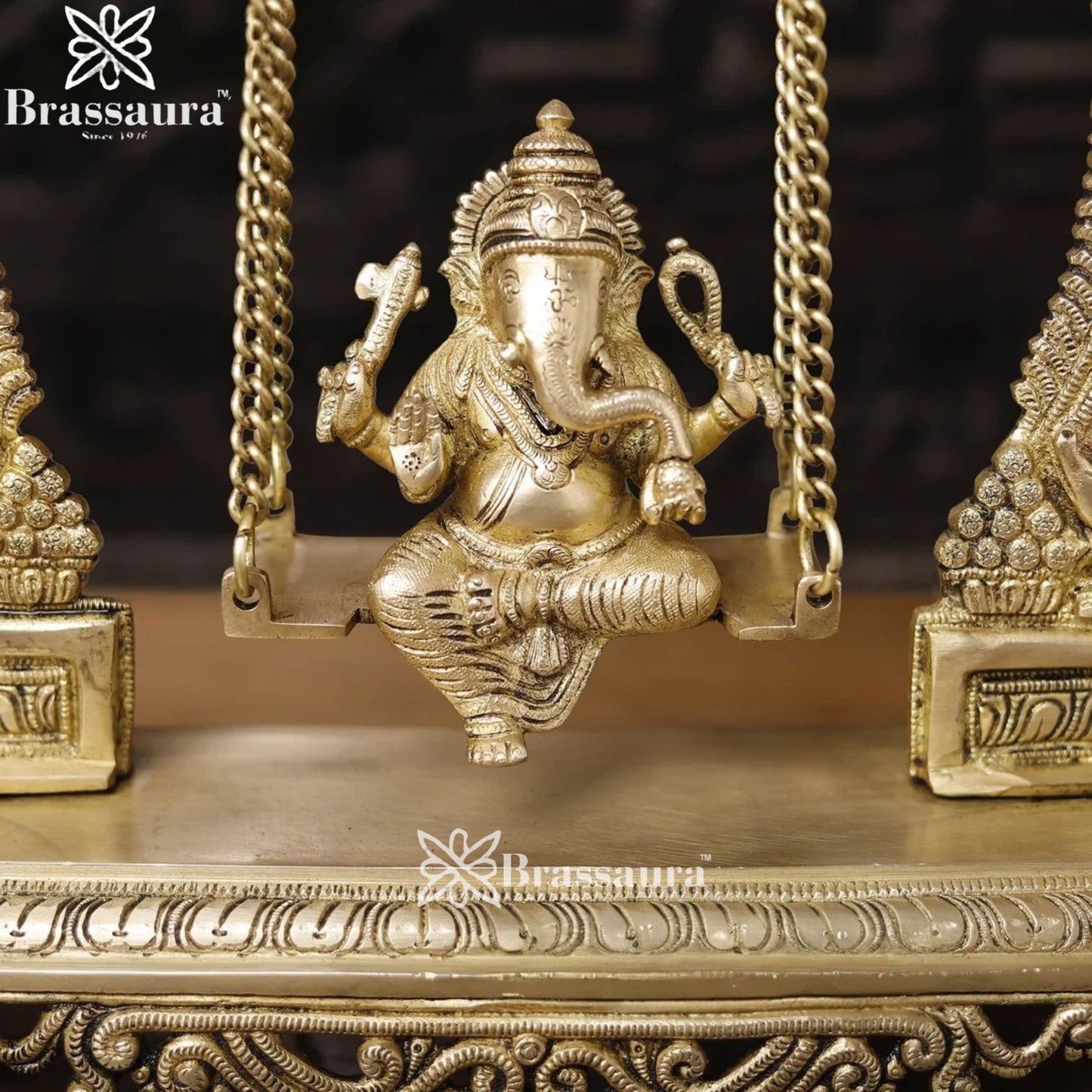 Brass Golden Ganesha Jhula Weight 5.4 Kg & Height 15.5 Inch