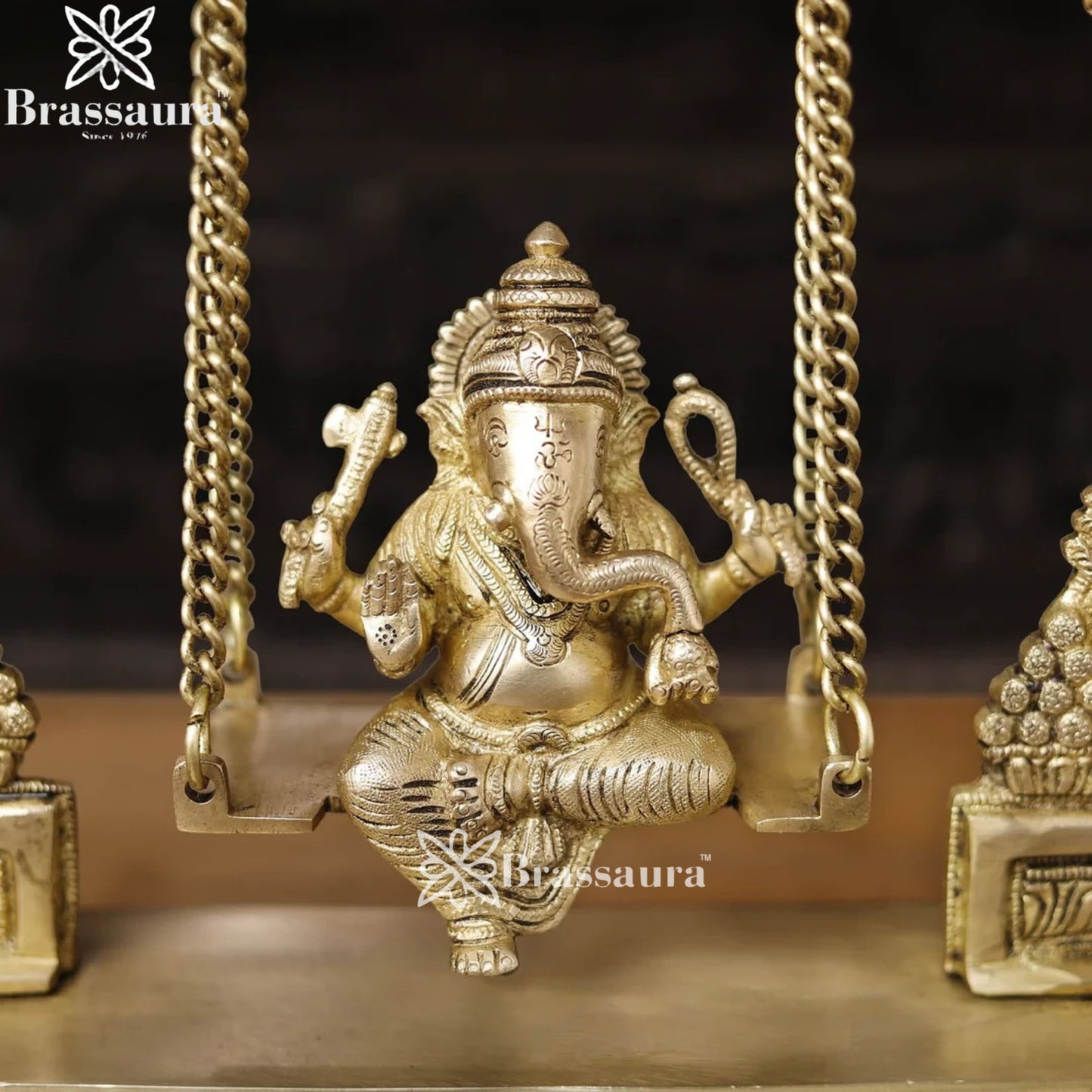 Brass Golden Ganesha Jhula Weight 5.4 Kg & Height 15.5 Inch