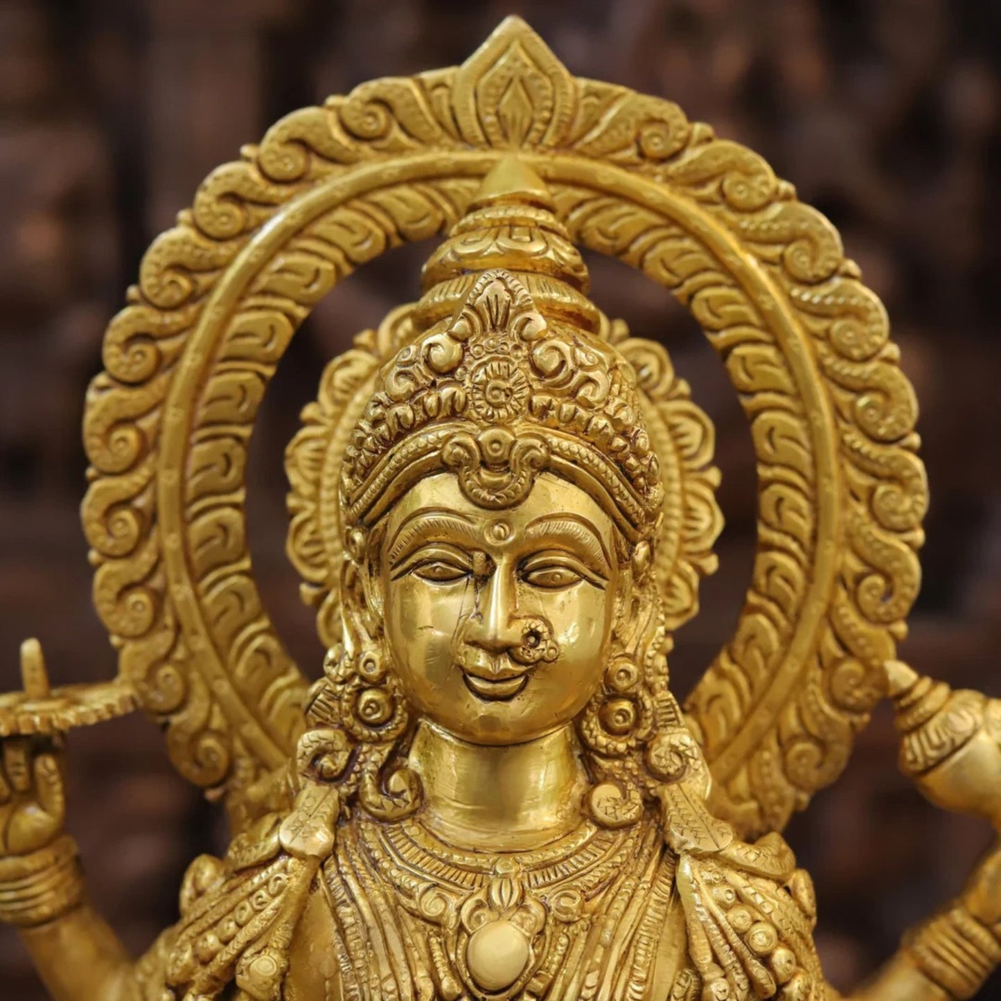 घर के मंदिर और सजावट के लिए पीतल की दुर्गा मूर्ति, ऊंचाई 21.5 इंच और वज़न 15.22 किलोग्राम