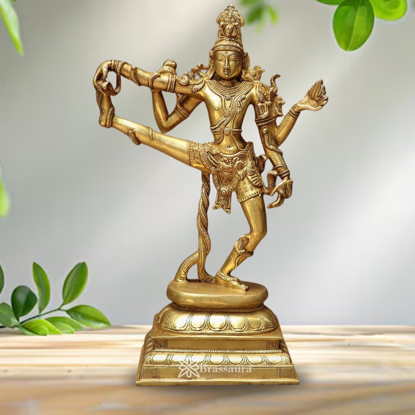पीतल की क्लासिक नृत्य करती नटराज मूर्ति, वज़न 8.5 किलोग्राम और ऊँचाई 17.5 इंच