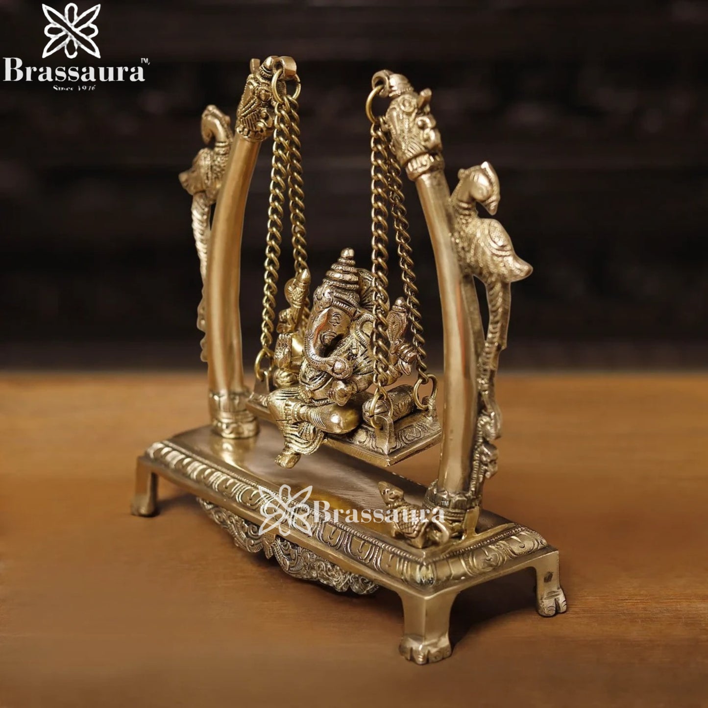 Brass Ganesha Jhula Weight 3.2 Kg & Height 10 Inch