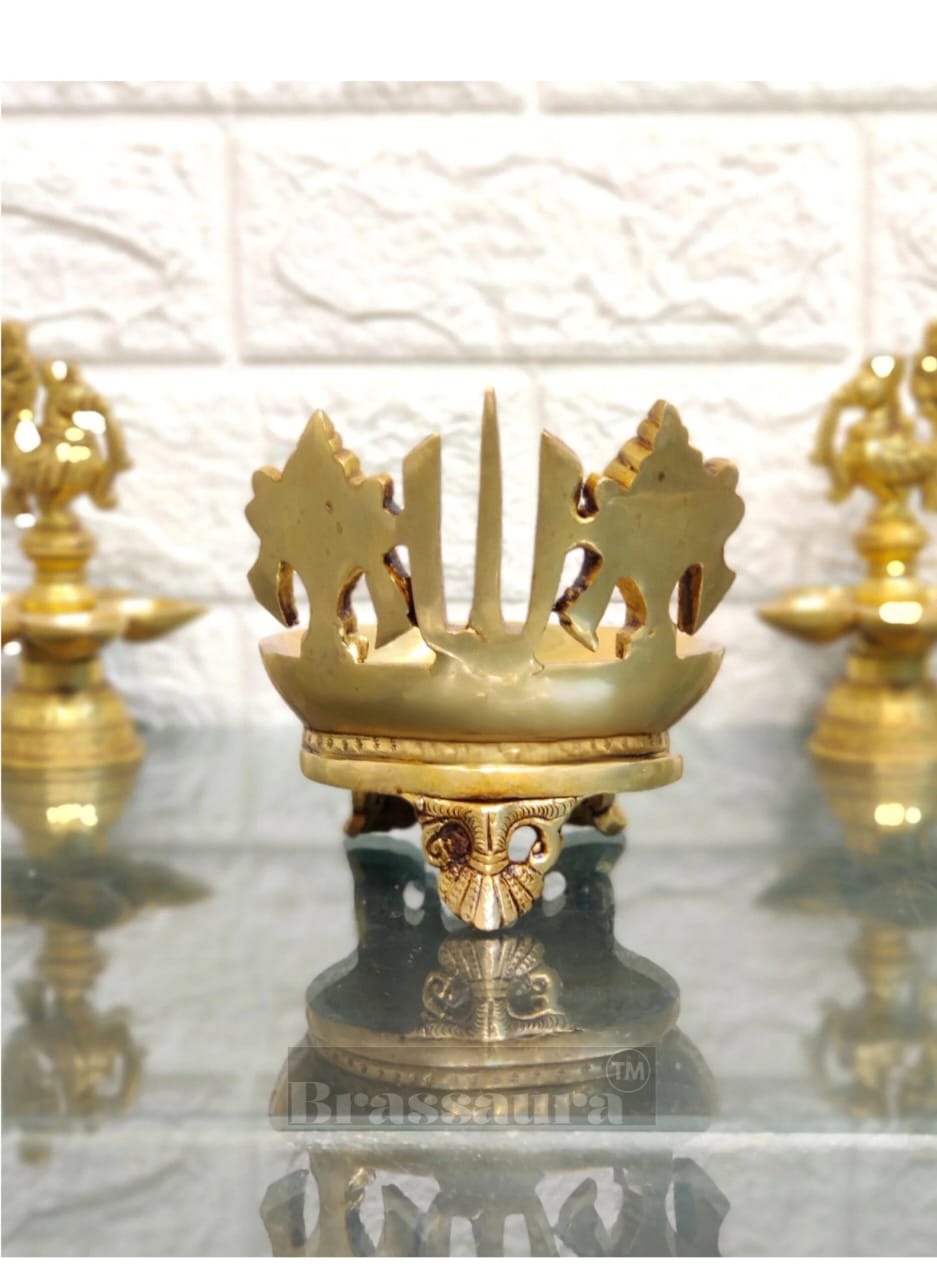 Brassaura™ Handcrafted Brass Shanku Chakra Namah Diya – Height 5 Inches | Traditional Oil Lamp, 1.5 Kgs
