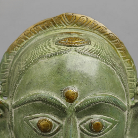 Cabeça de Parvati de Latão Fino, Pátina Verde Folha 7,5 polegadas