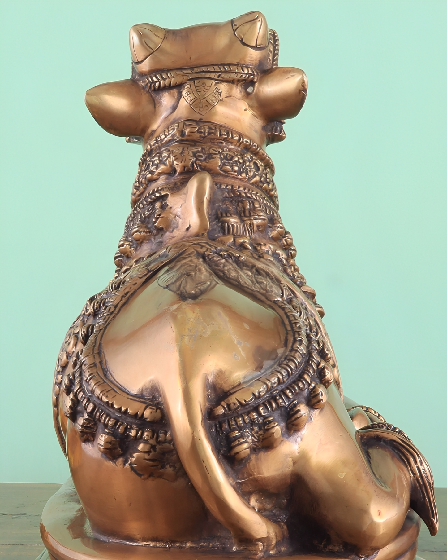 Brassaura™ Handcrafted Brass Nandi Statue – Height 13.5" & Weight 10.5 Kgs | Vintage Detailing