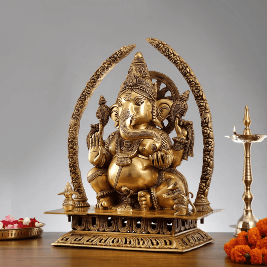 Brassaura® हस्तनिर्मित पीतल भगवान गणपति प्रतिमा | हाथी दांत आर्क डिजाइन | ऊंचाई 22 इंच