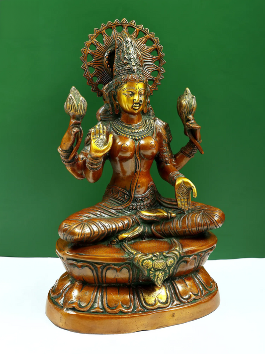 ब्रासुर® आसीन लक्ष्मी देवी प्रभावलि के साथ | पीतल की मूर्ति | ऊंचाई 19 इंच और वज़न 8 किलो