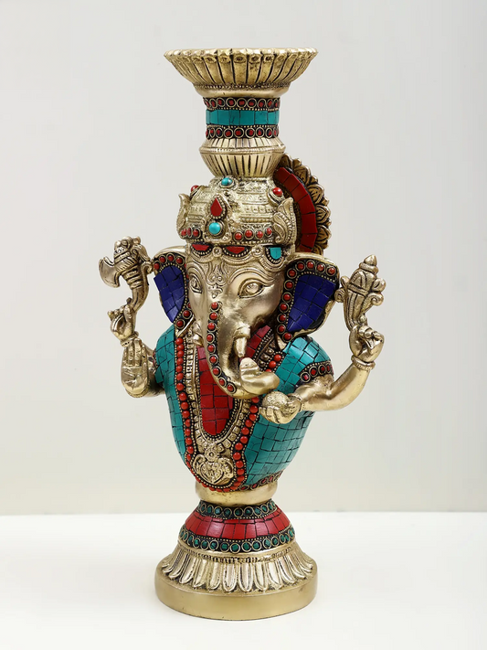 Suporte de vela Brassaura™ Ganesha de latão com trabalho de incrustação | Altura 33 cm e peso 4,51 kg