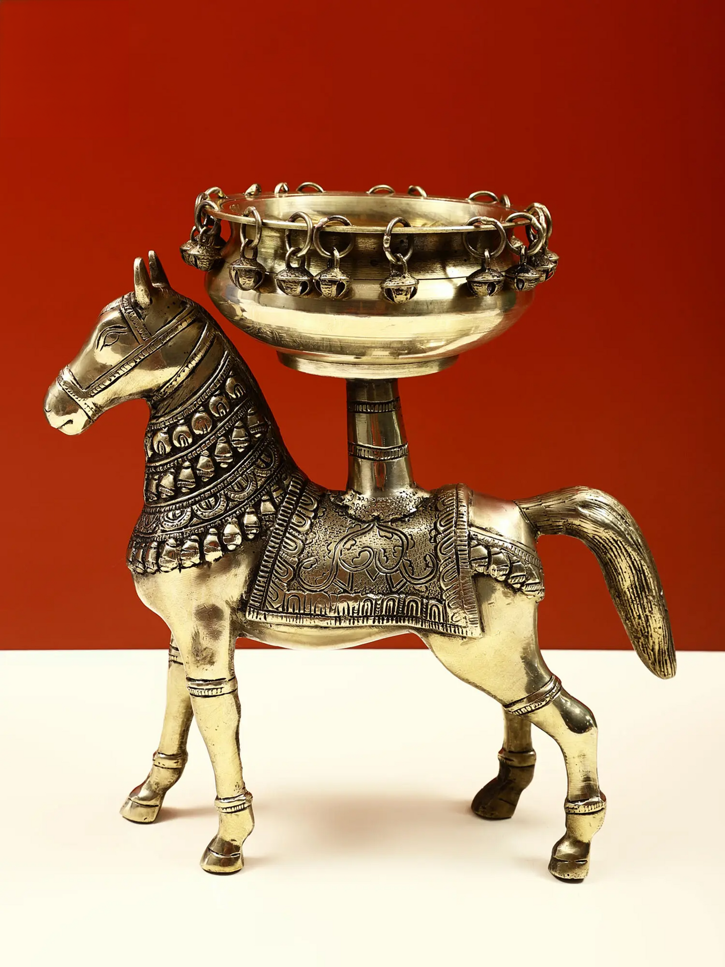 ब्रासोरा® रॉयल हॉर्स ब्रास अर्ली हैंगिंग बेल्स के साथ | शुद्ध पीतल | ऊंचाई 12 इंच और वजन 5.12 किलोग्राम