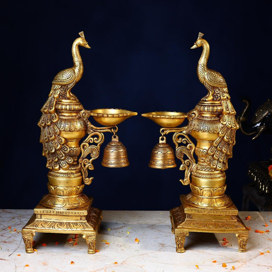 黄铜孔雀台灯一对 - 19 英寸 - 精致手工，适用于居家和寺庙装饰