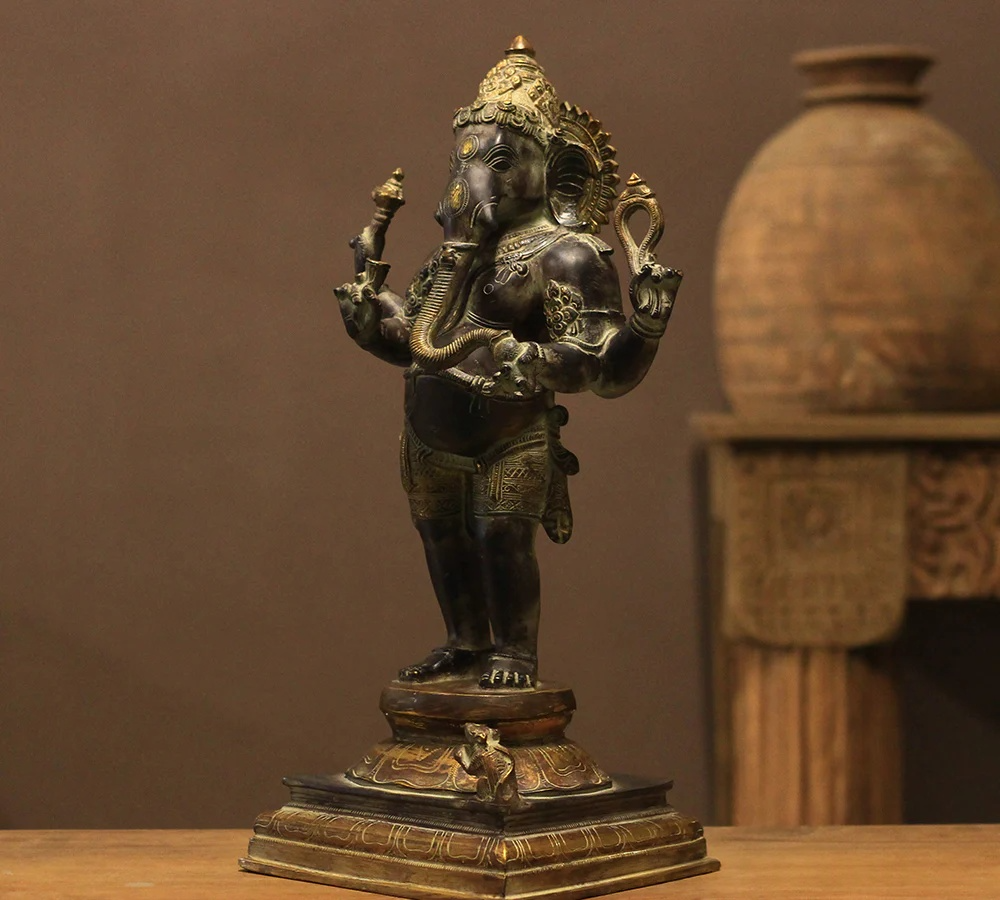 ब्रासोरा® वृंदावन वेणुगोपाल कृष्ण पीतल की प्रतिमा मोर के साथ | एंटीक नीला और सुनहरा रंग | ऊँचाई 20 इंच