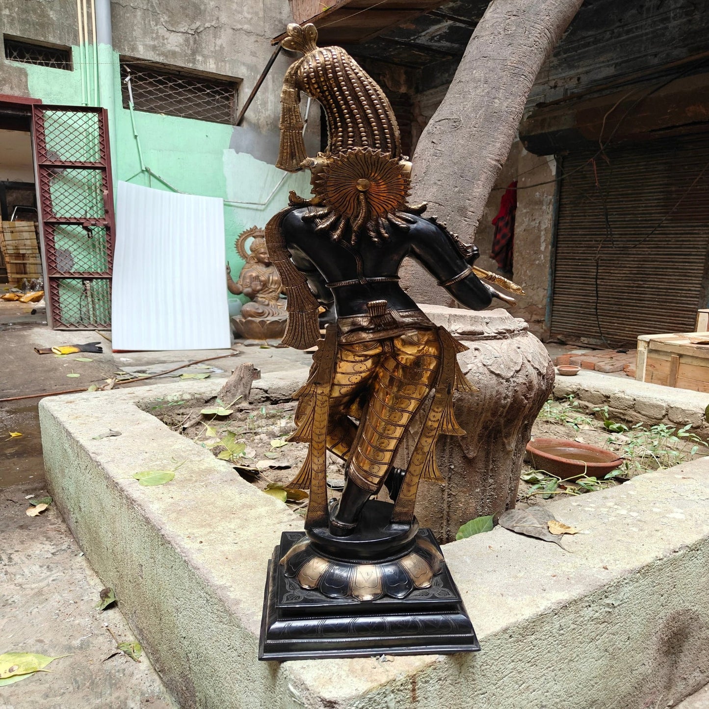 Brass Krishna Playing Flute Weight 26 Kg And Height 36 Inch