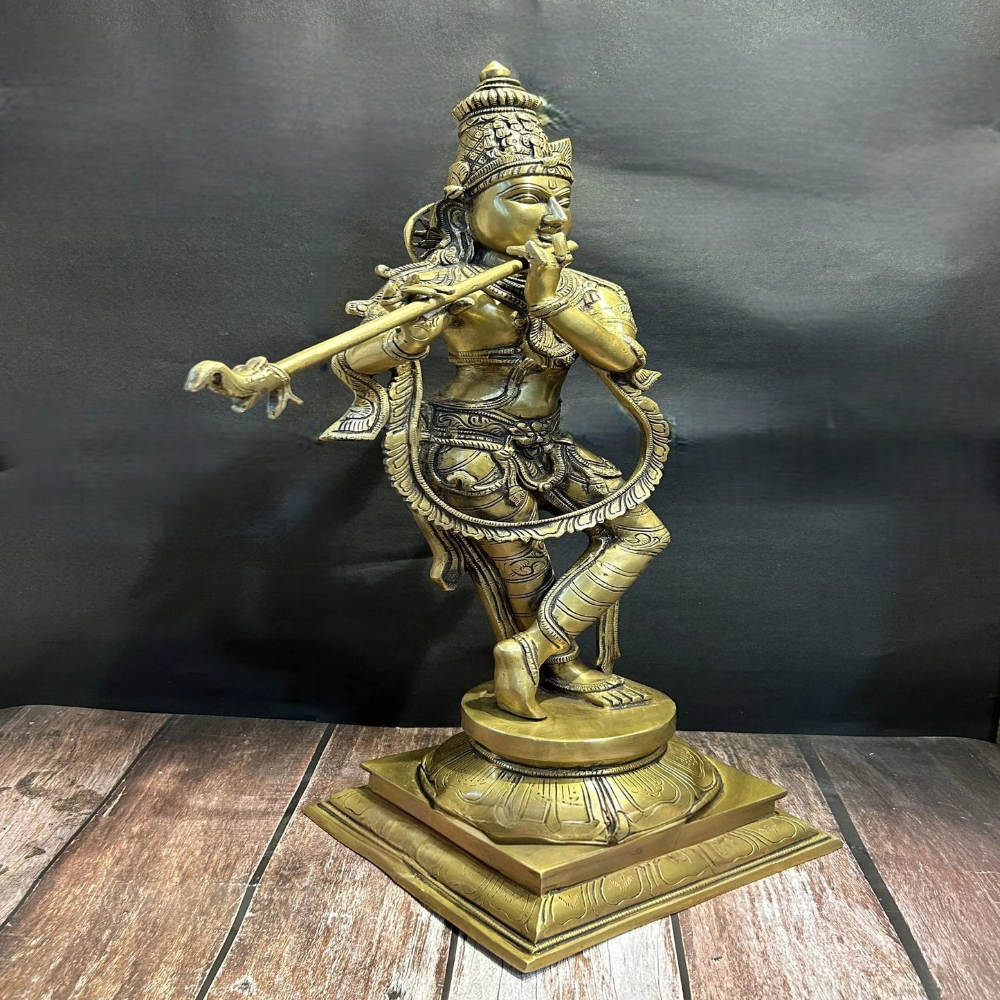 Brass Krishna Playing Flute Weight 17 Kg And Height 28 Inch