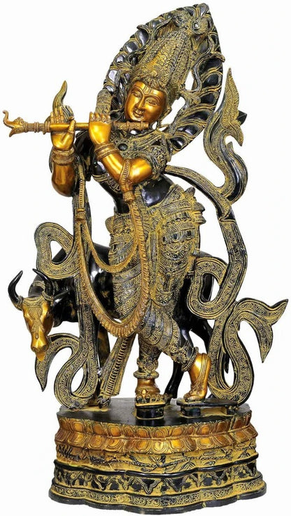 पीतल की गाय और कृष्ण बांसुरी बजाते हुए, वज़न 37 किलोग्राम और ऊंचाई 36 इंच