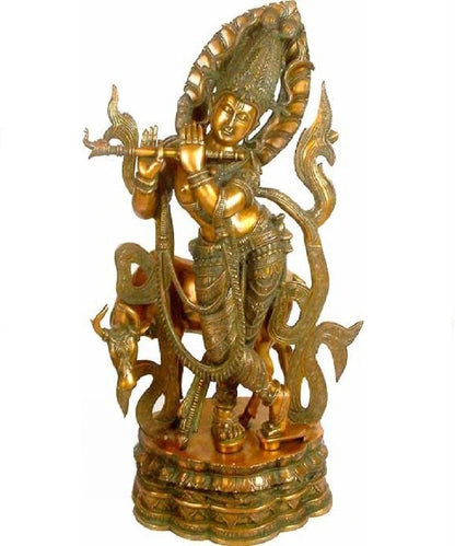 पीतल की गाय और कृष्ण का वज़न 42 किलोग्राम और ऊँचाई 35 इंच