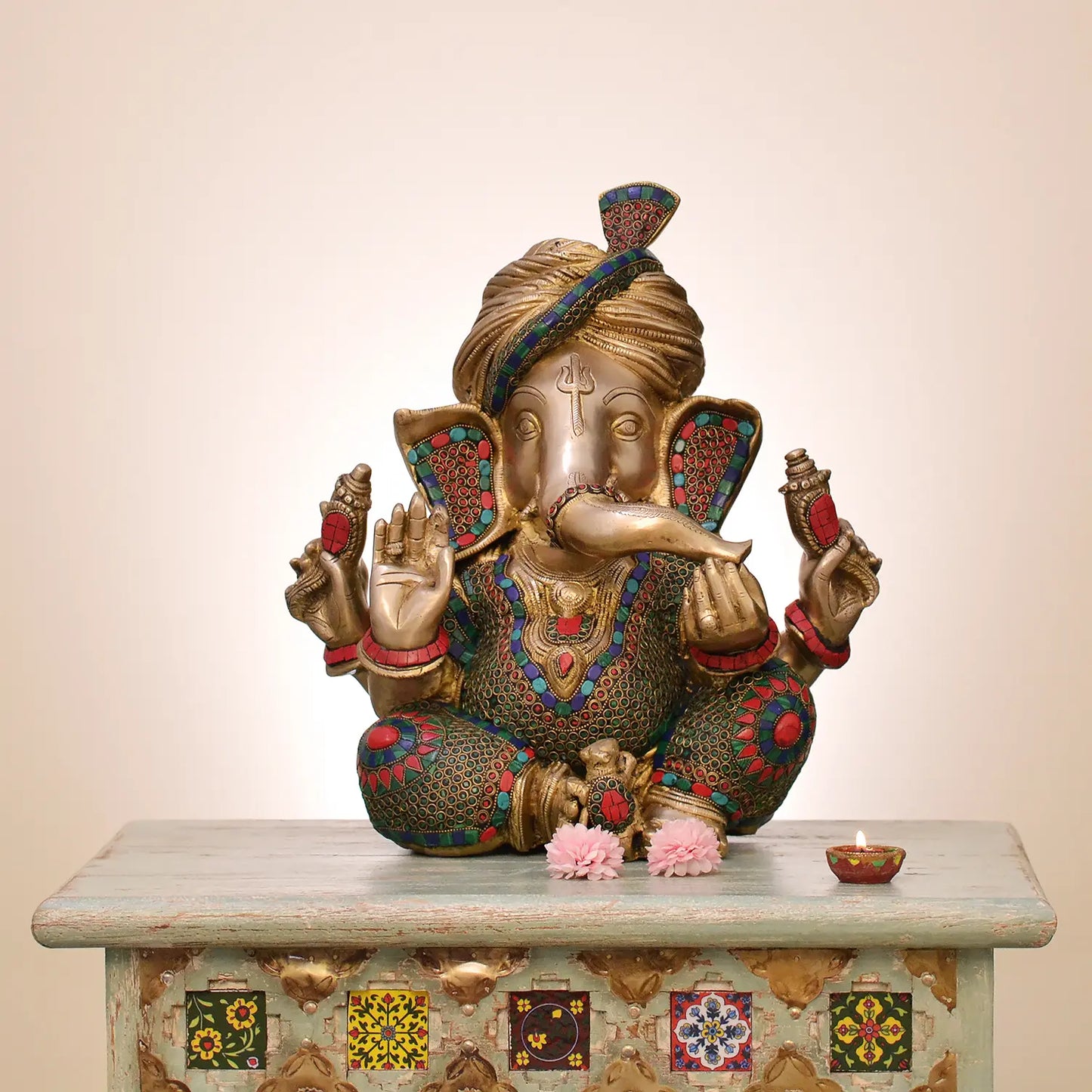 ब्रस्सौरा™ पगड़ी भगवान गणेश की मूर्ति | मीनाकारी जड़ाई के काम के साथ शुद्ध पीतल | ऊंचाई 17 इंच और वजन 18.5 किग्रा