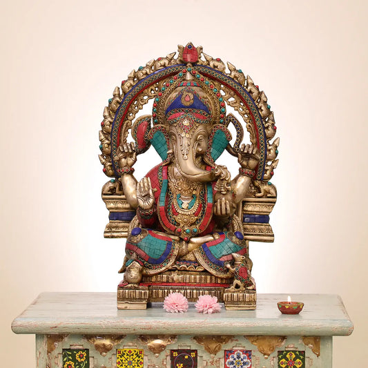ब्रसौर™ प्रभावलि सहित बैठे भगवान गणेश | शुद्ध पीतल मीनाकारी जड़ाई के काम के साथ | ऊँचाई 19 इंच और वज़न 20 किलोग्राम