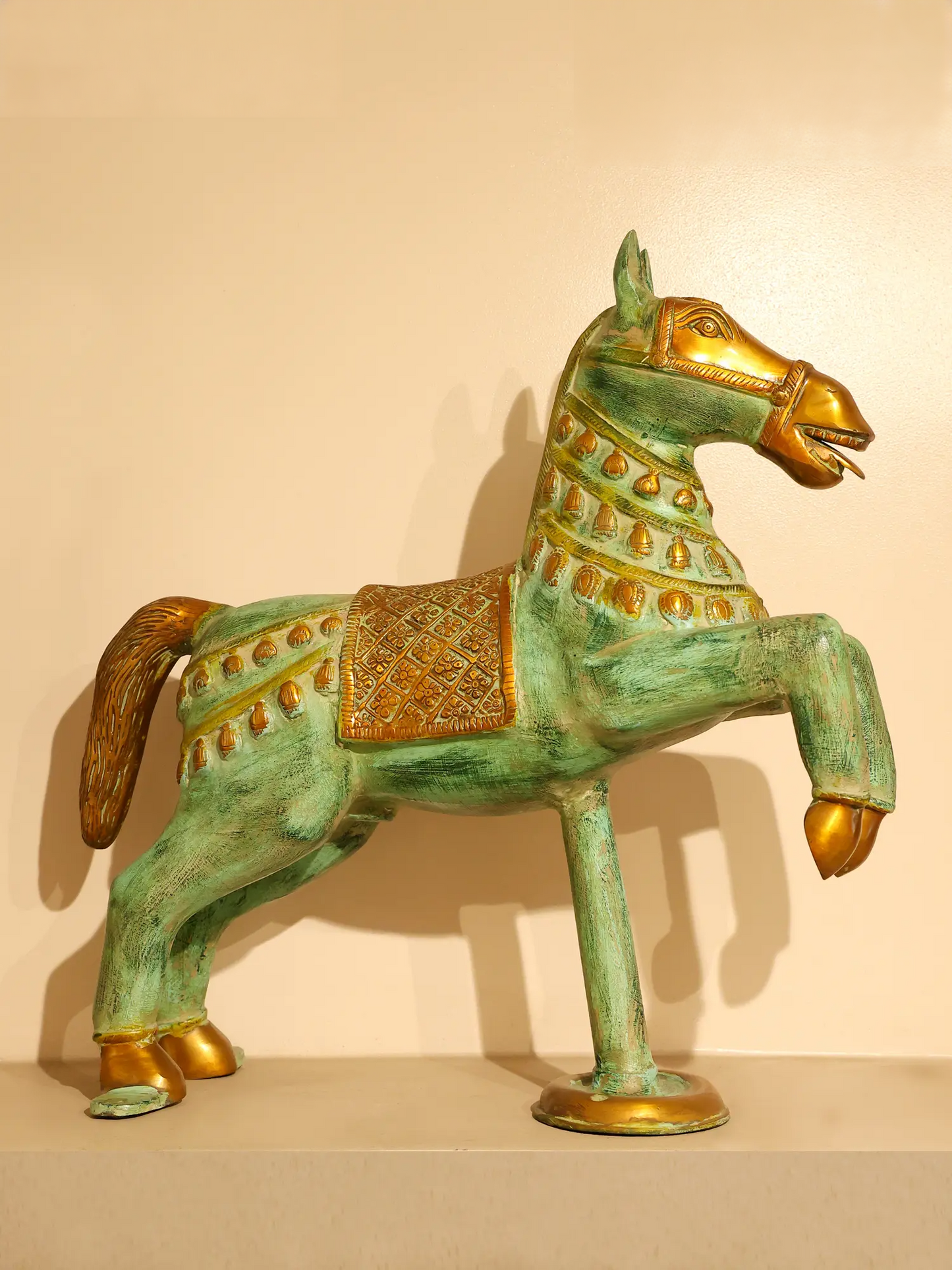 ब्रासौर® पीतल की सजावटी घोड़े की मूर्ति | शुद्ध पीतल | ऊंचाई 17.5 इंच और वज़न 9.55 किलोग्राम