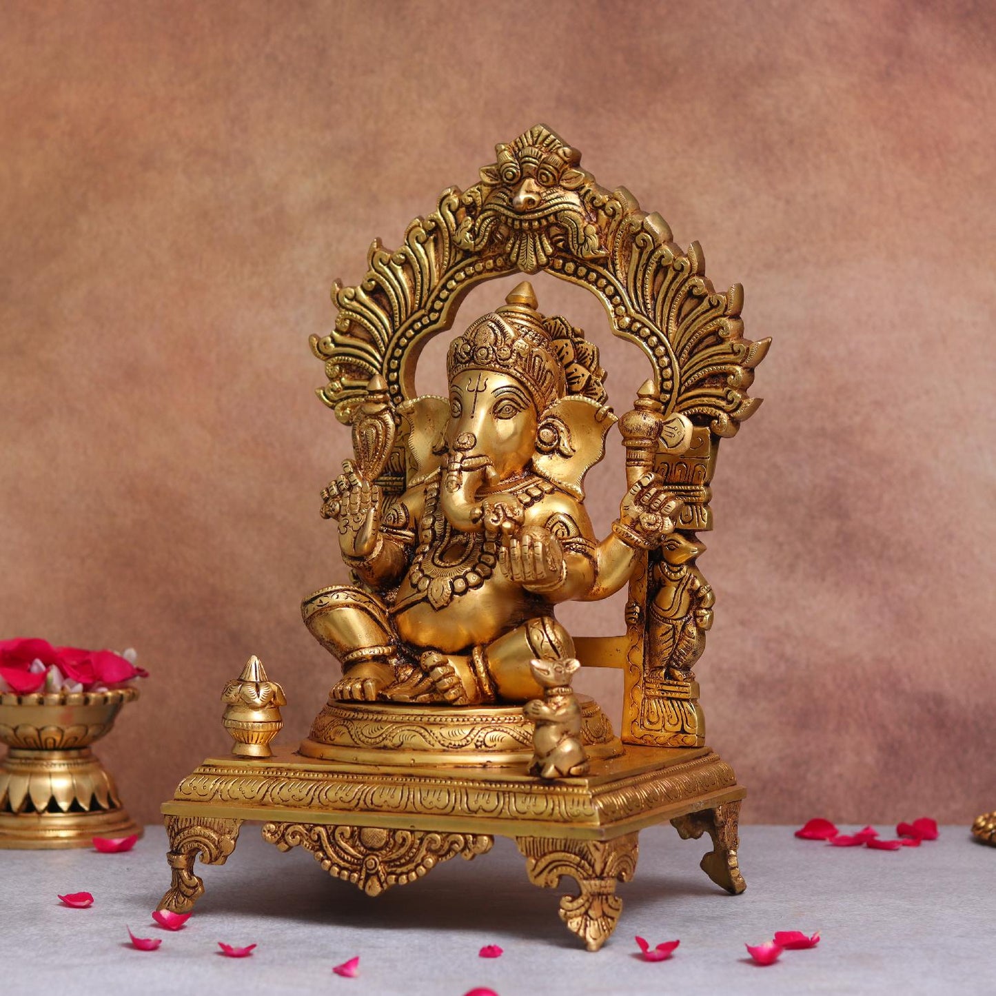 ब्रैसौरा® दिव्य भगवान गणेश पीतल की मूर्ति | शुद्ध पीतल | ऊंचाई 14.3 इंच और वजन 9 किग्रा