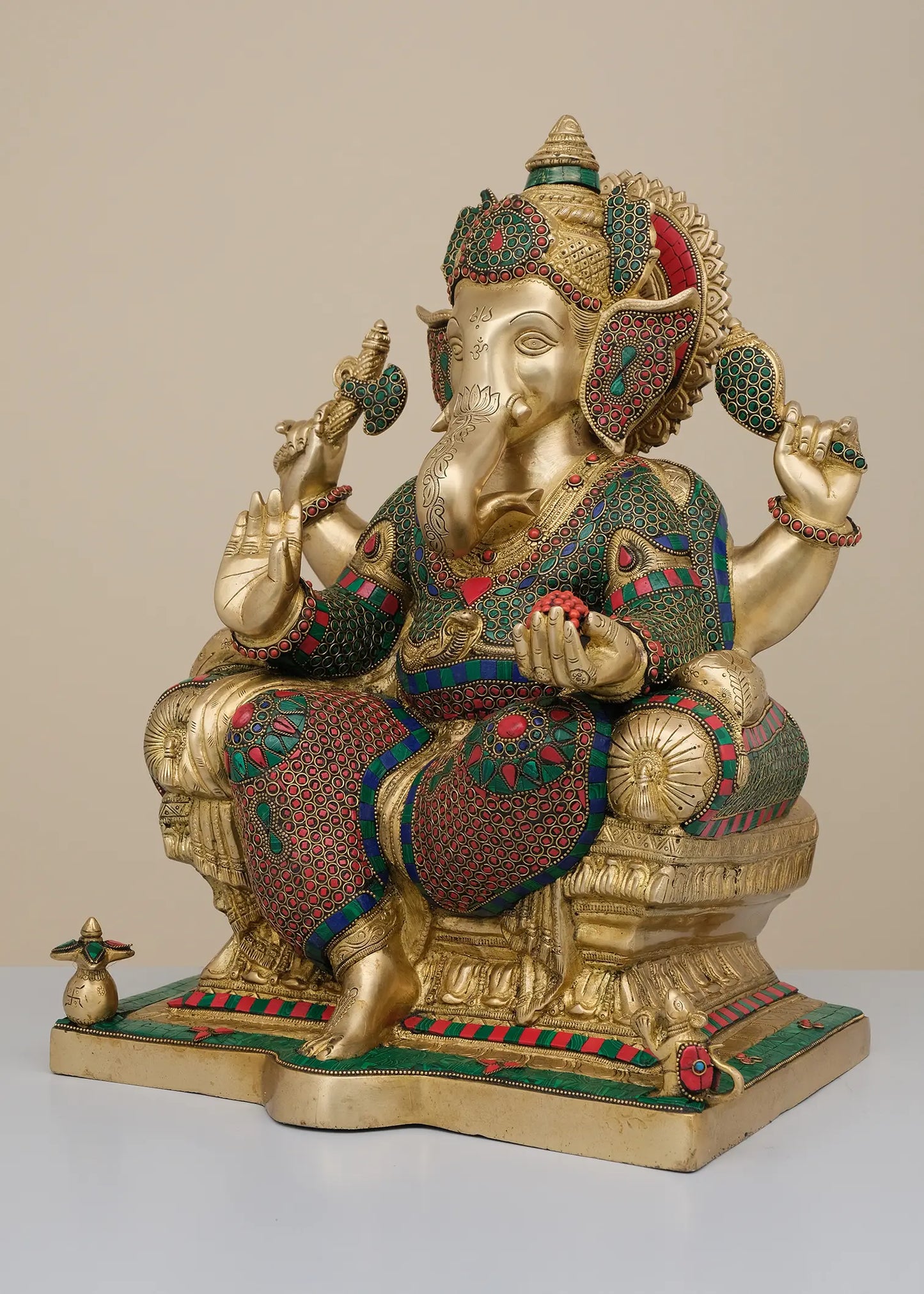 Brassaura™ सिंहासन पर विराजमान राजा गणेश | मीनाकारी जड़ाई के काम के साथ शुद्ध पीतल | ऊँचाई 18 इंच और वज़न 17.78 किलोग्राम