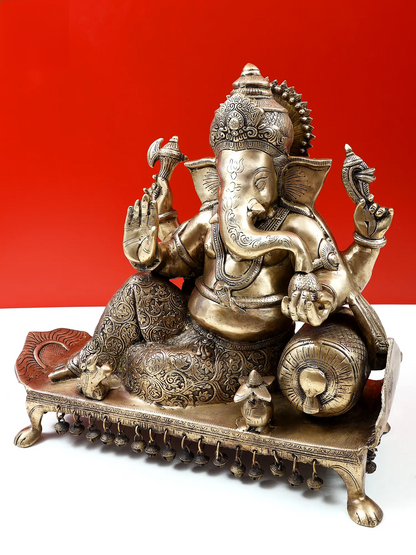 ब्रासौर्रा™ चौकी पर लेटे भगवान गणेश | शुद्ध पीतल की बैठी हुई मूर्ति | ऊंचाई 16 इंच