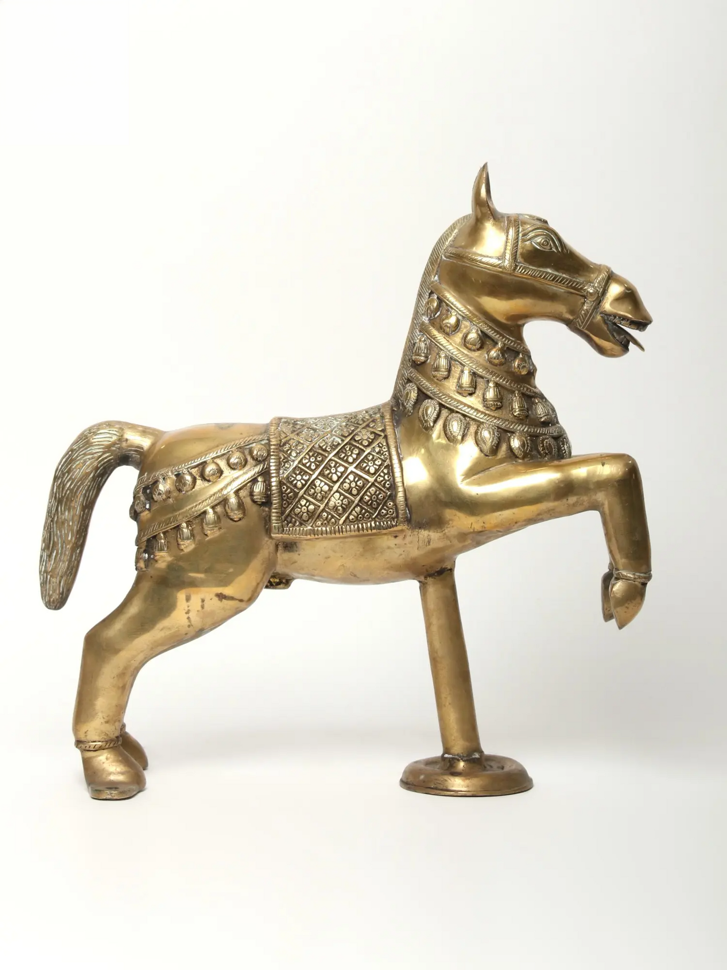 ब्रसाउरा® ब्रास सजावटी घोड़े की मूर्ति | शुद्ध पीतल | ऊंचाई 17.5 इंच और वजन 9.55 किलोग्राम