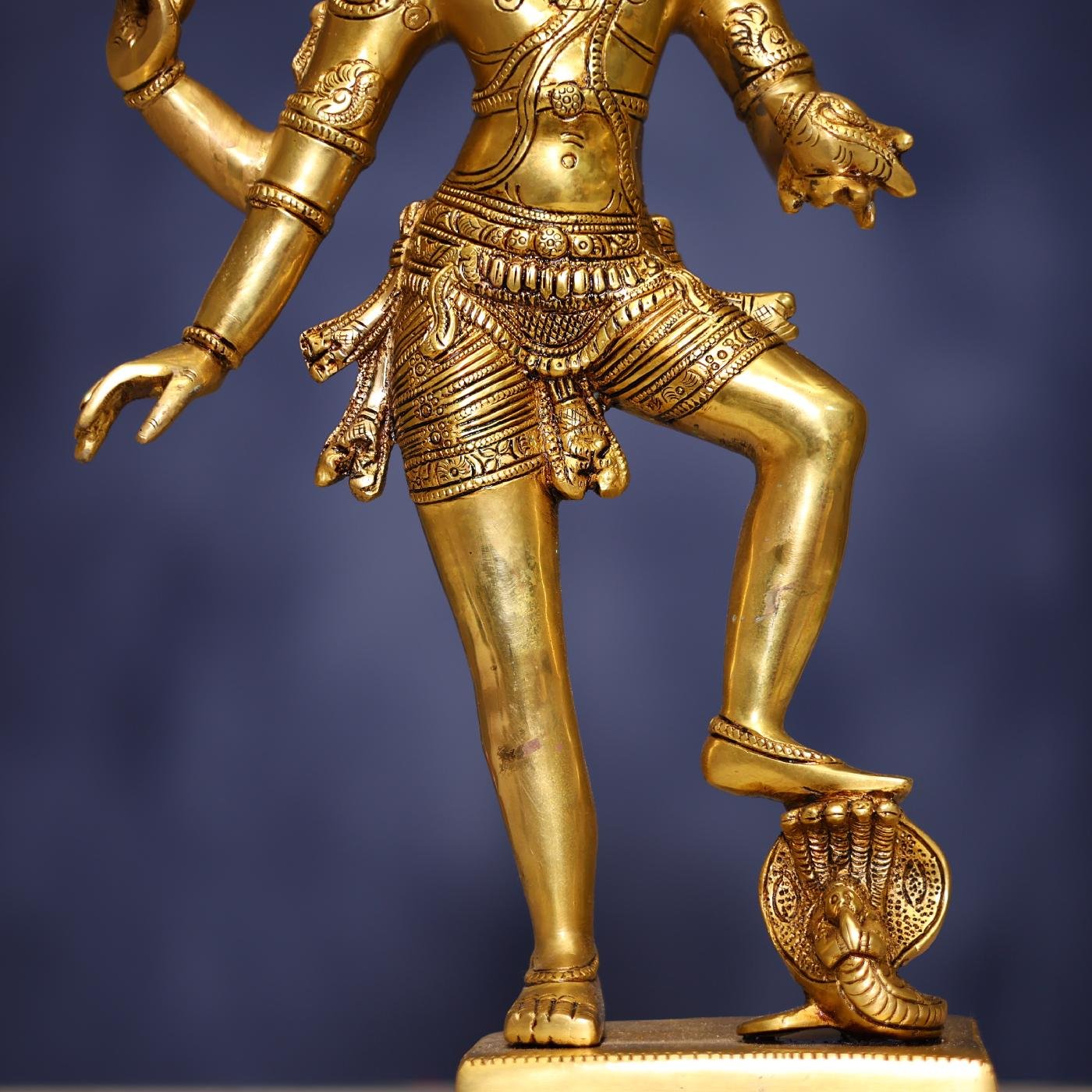 18 इंच ऊँची पीतल की वराह देव और भू देवी की मूर्ति