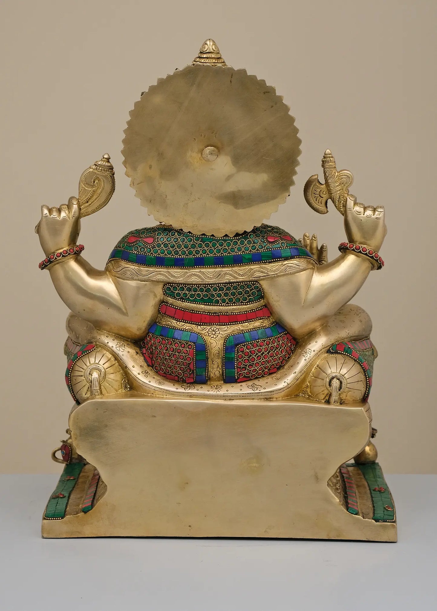 Brassaura™ सिंहासन पर विराजमान राजा गणेश | मीनाकारी जड़ाई के काम के साथ शुद्ध पीतल | ऊँचाई 18 इंच और वज़न 17.78 किलोग्राम