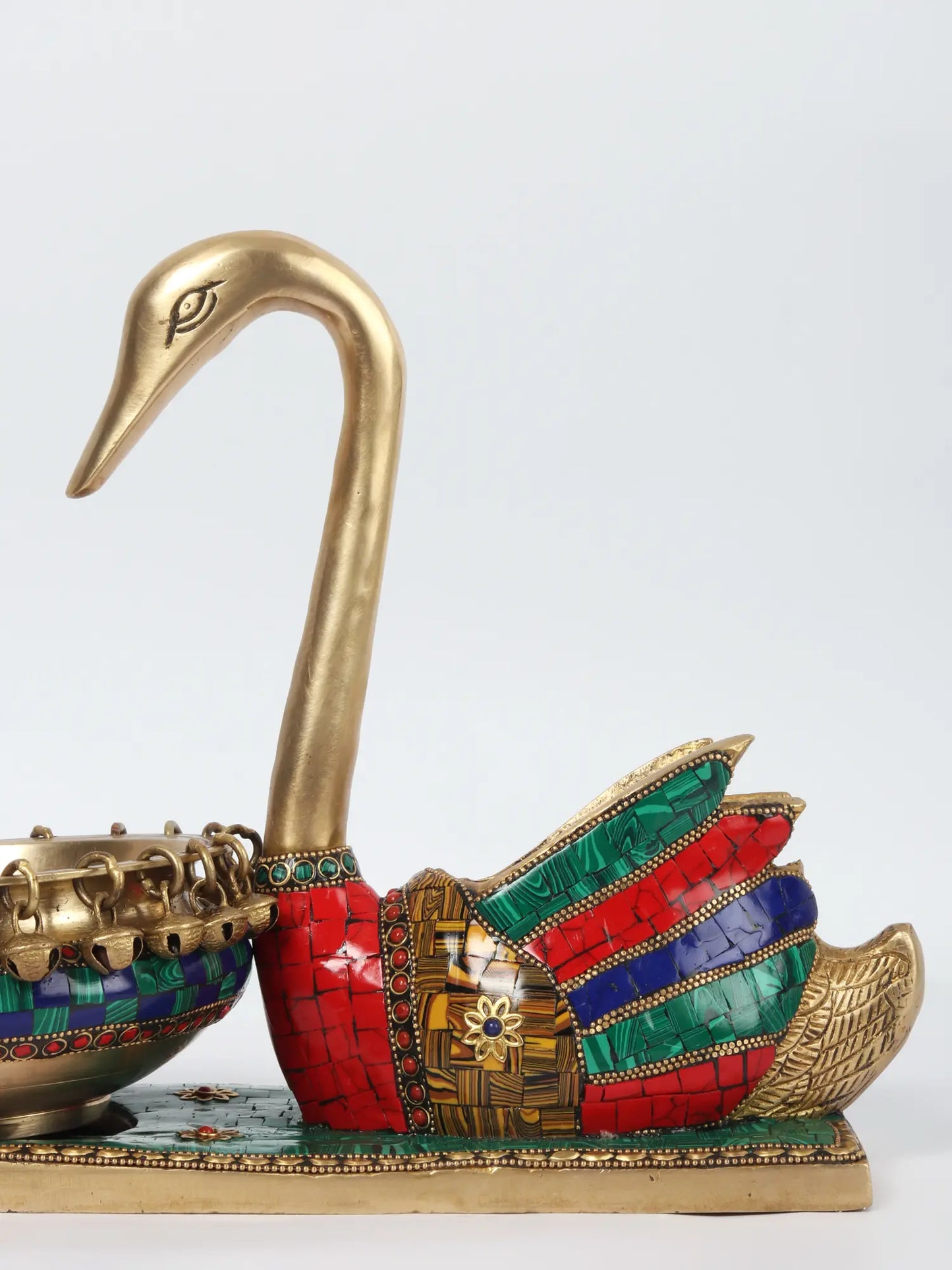 ब्रासौर® स्वान ब्रास उर्ली बाउल इनले वर्क और हैंगिंग बेल्स के साथ | शुद्ध पीतल | ऊंचाई 10 इंच और वज़न 4.19 किलोग्राम