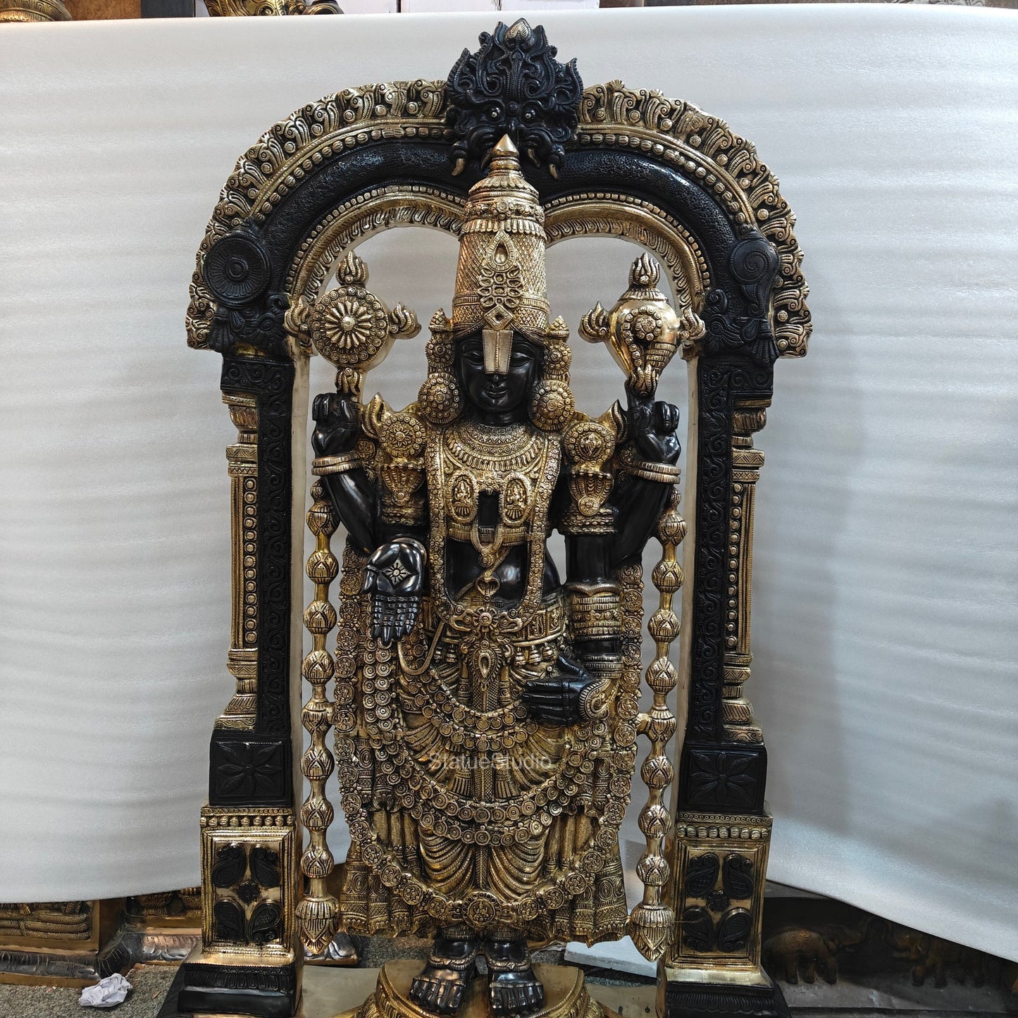 Brassaura® Brass Lord Balaji Idol with Ornate Arch Frame | Handcrafted Tirupati Balaji Statue for Home Temple, Spiritual Décor & Temple Installation | 60 Inches | 130 Kg