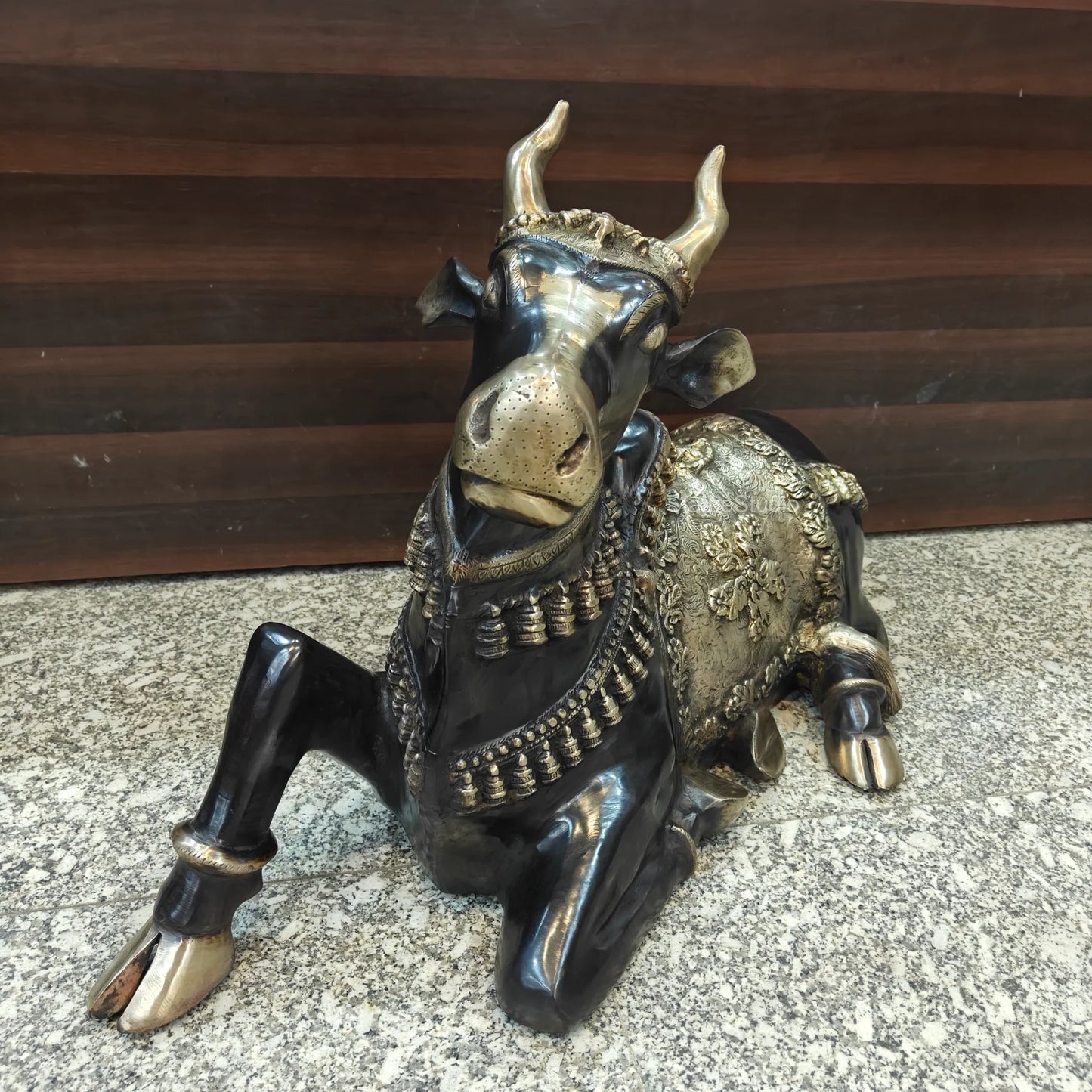 Brassaura® Brass Nandi Bull Idol | Sacred Nandi Statue for Home Temple, Shiv Mandir, Spiritual Décor & Vastu | 22 Inches | 28 Kg