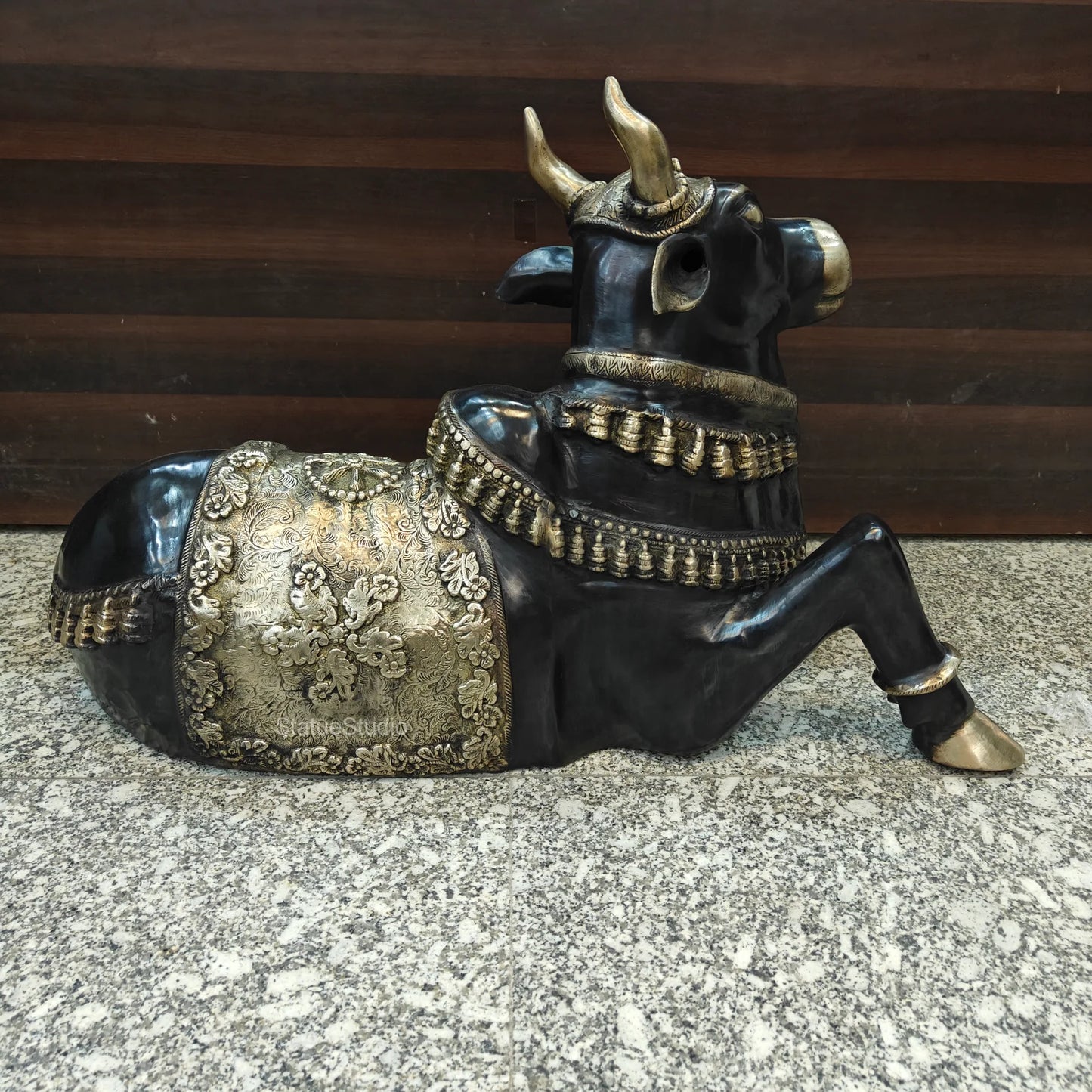 Brassaura® Brass Nandi Bull Idol | Sacred Nandi Statue for Home Temple, Shiv Mandir, Spiritual Décor & Vastu | 22 Inches | 28 Kg