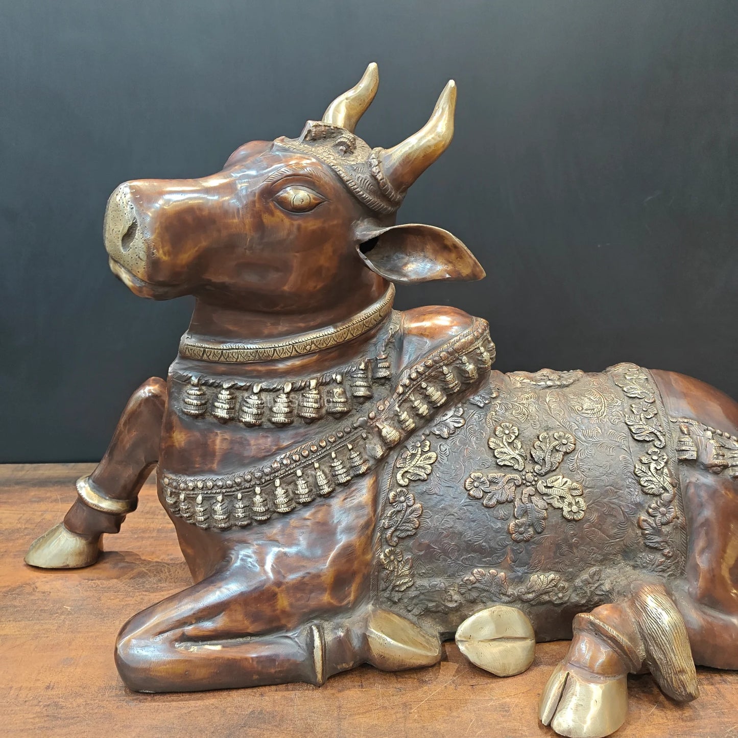 Brassaura® Brass Nandi Bull Statue | Handcrafted Lord Shiva Nandi Idol for Home Temple, Pooja Room & Spiritual Décor | 22 Inches | 28 Kg