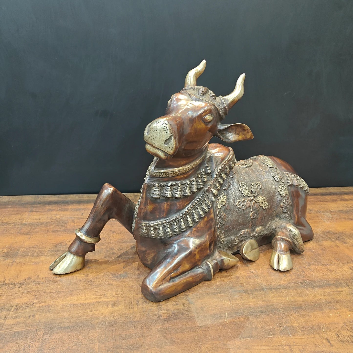 Brassaura® Brass Nandi Bull Statue | Handcrafted Lord Shiva Nandi Idol for Home Temple, Pooja Room & Spiritual Décor | 22 Inches | 28 Kg