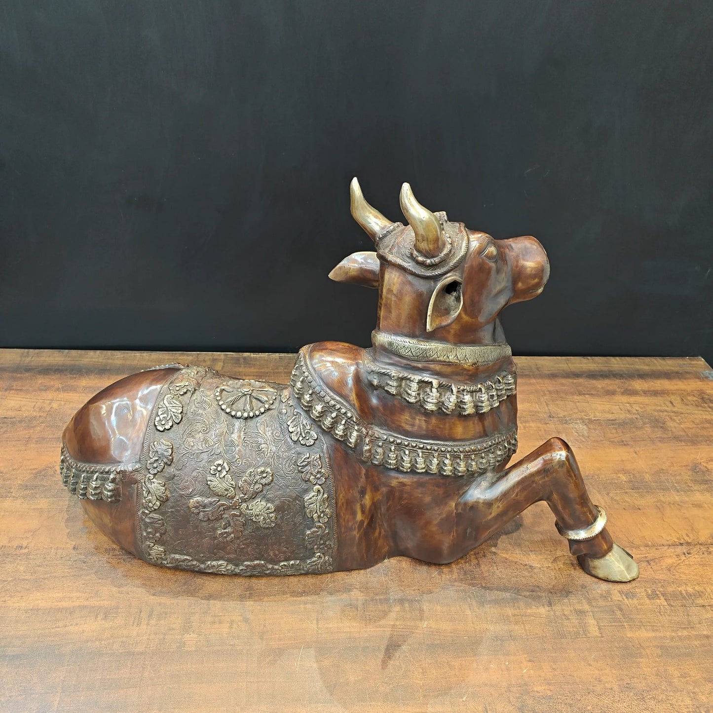 Brassaura® Brass Nandi Bull Statue | Handcrafted Lord Shiva Nandi Idol for Home Temple, Pooja Room & Spiritual Décor | 22 Inches | 28 Kg