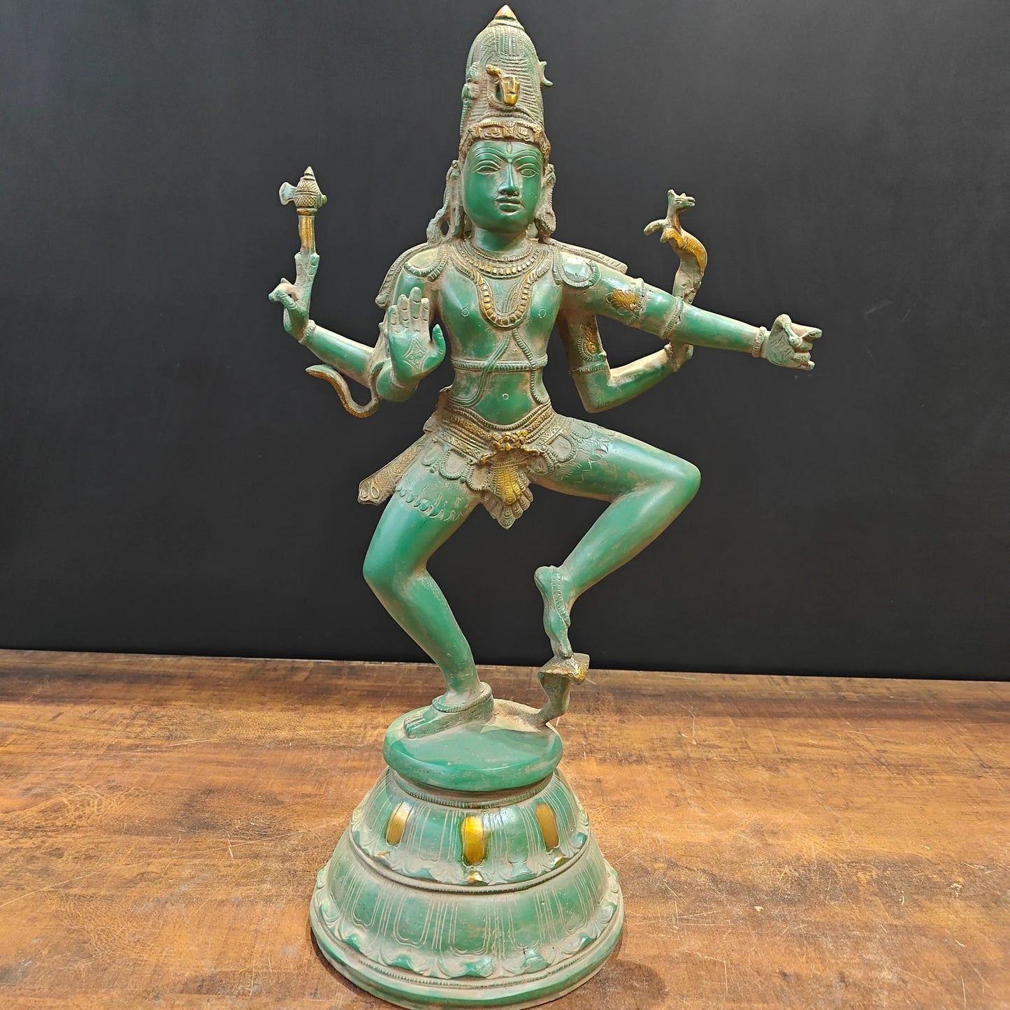 ब्रासोरा® वृंदावन वेणुगोपाल कृष्ण पीतल की प्रतिमा मोर के साथ | एंटीक नीला और सुनहरा रंग | ऊँचाई 20 इंच